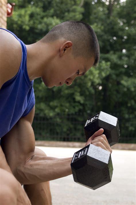 bicep curling gym